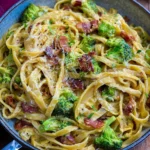 Cremige Pastapfanne mit Brokkoli und turkey bacon
