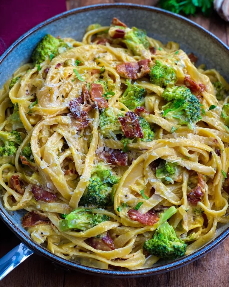 Cremige Pastapfanne mit Brokkoli und turkey bacon