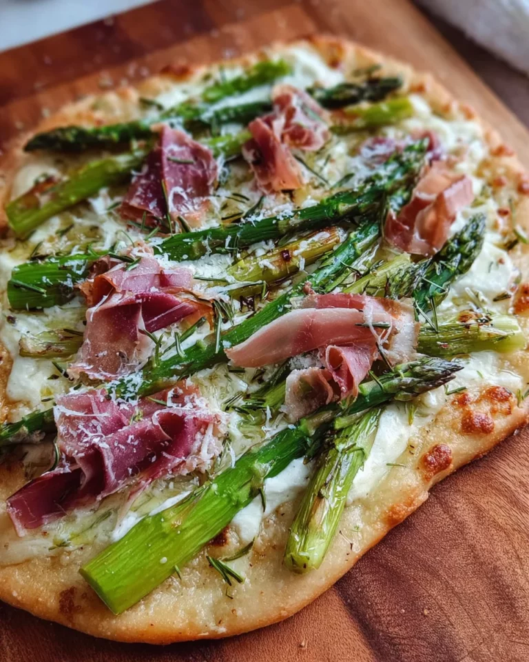 Knuspriger Spargel Flammkuchen Genuss