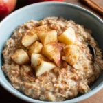 Schnelles und einfaches Apfelkuchen-Porridge